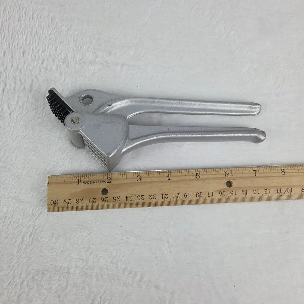 Vintage‎ Aluminum Garlic Press – Made in Taiwan – Sturdy Kitchen Tool